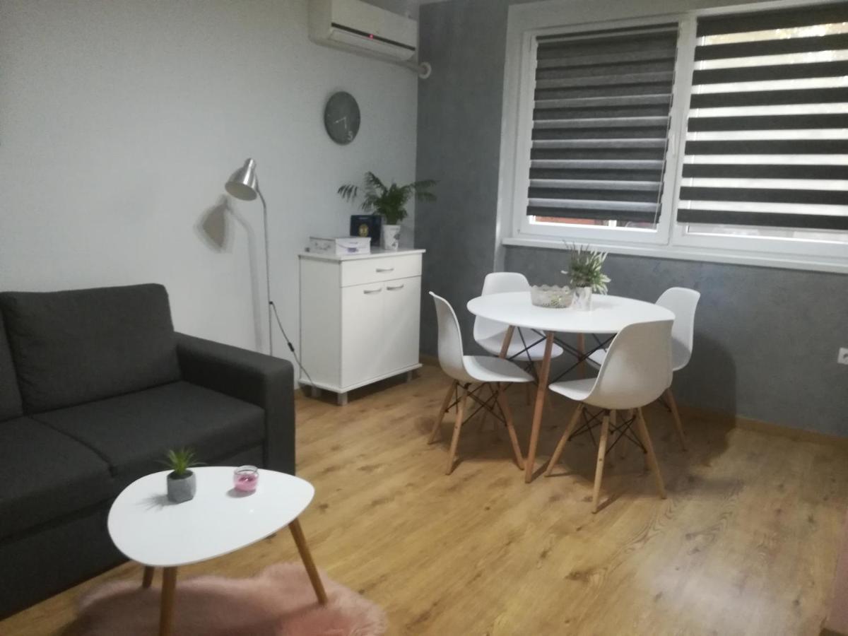 Apartment Marija Sremska Mitrovica Exterior photo